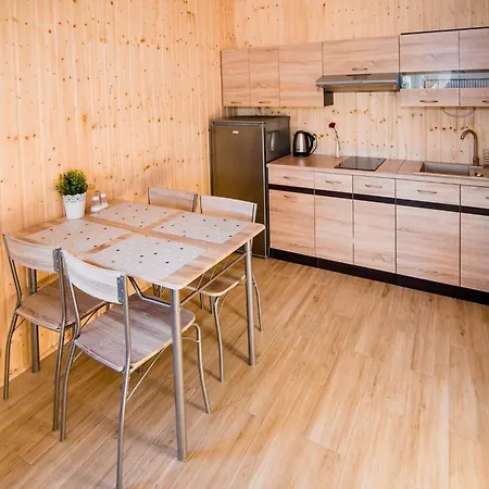 Chic Homes For Up To 6 People In ウストカ