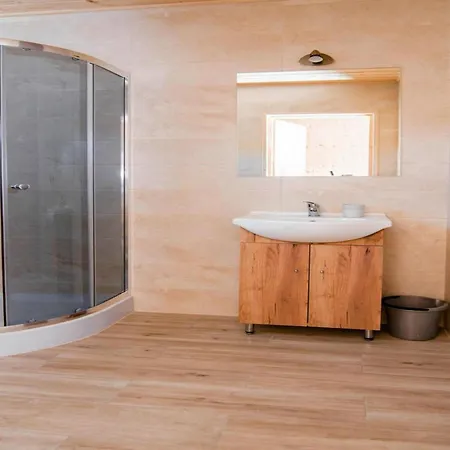 Dom wakacyjny Chic Homes For Up To 6 People In