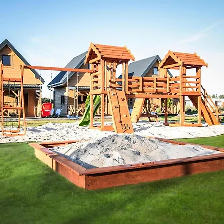 Chic Homes For Up To 6 People In 別荘 ウストカ